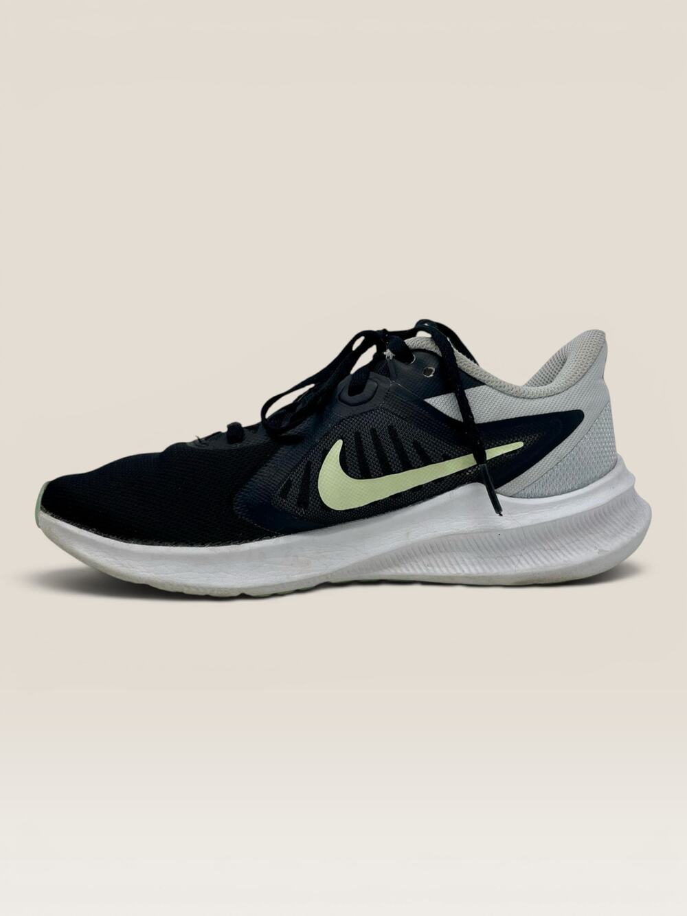 Nike Downshifter 10 Womens Size 7 Running Shoes Black Barely Volt